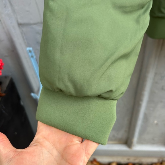 Lululemon Rival Side Bomber, size M - Picture 12 of 15